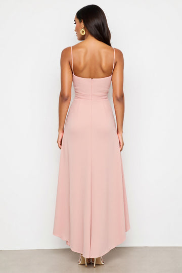 Robe froncée à bretelles spaghetti blush haute basse